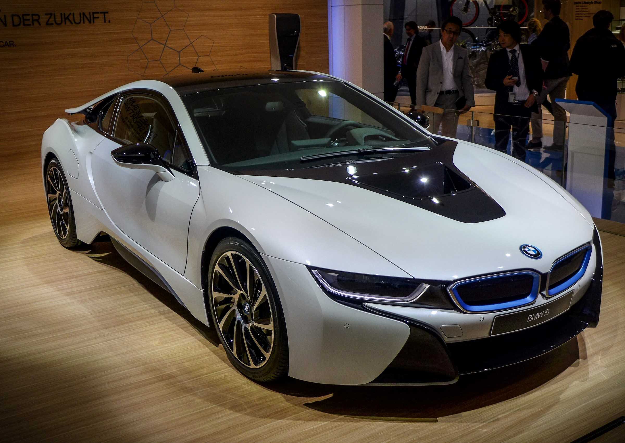 Обзор и технические характеристики электромобиля BMW i3 и гибрида BMW i8