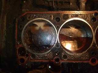 Засорилась система вентиляции картера карбюраторного двигателя