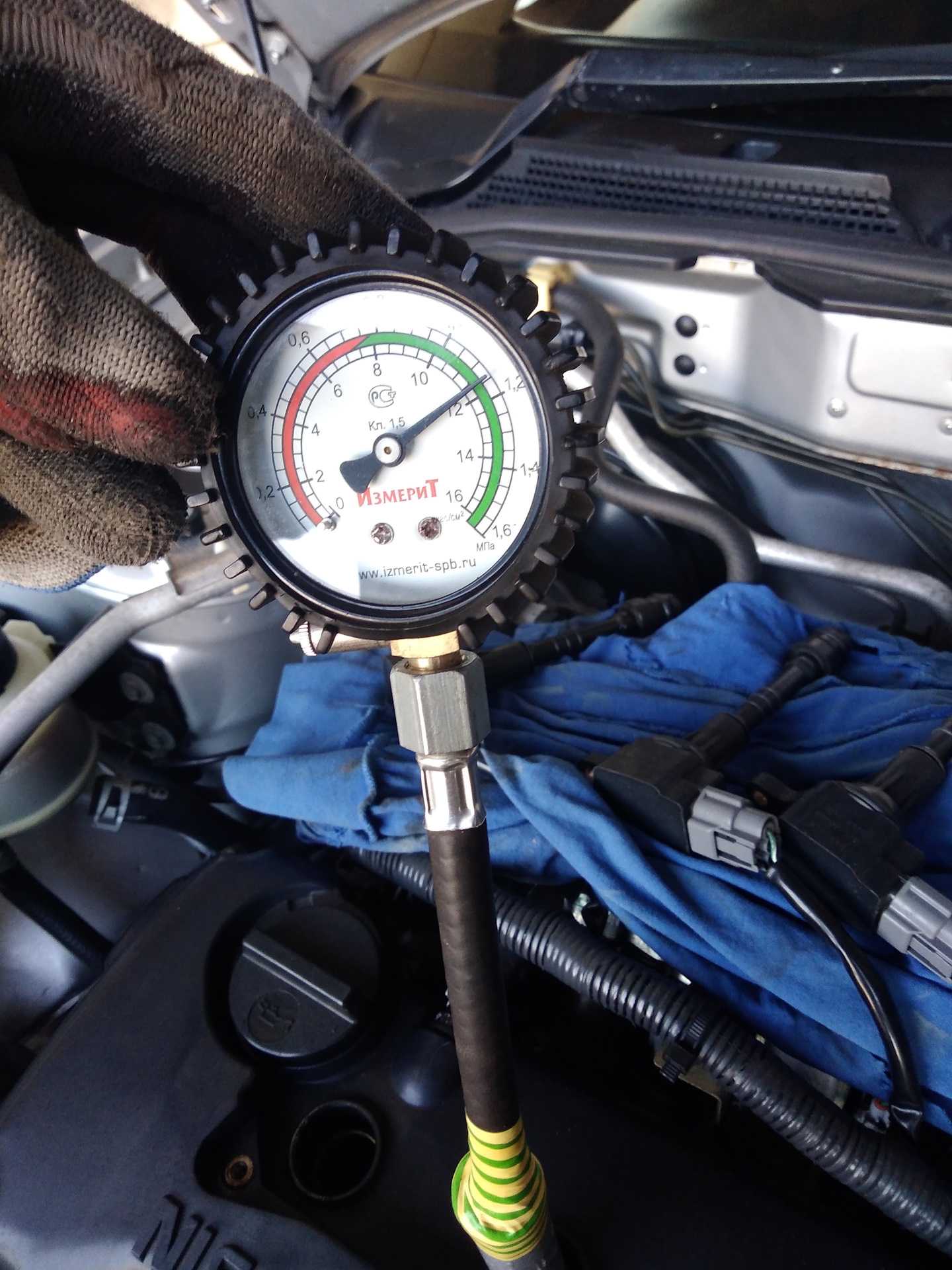 Проверка компресси в цилиндрах двигателя - безнинового и дизельного компрессометром