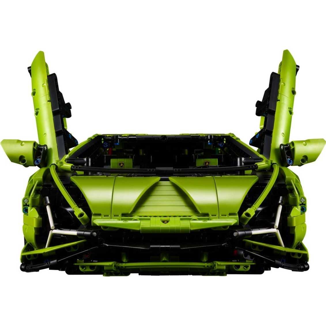 В сумме Lamborghini Sian FKP 37 выдает аж 819 лс Все это работает с 7 ступенчатым роботом с возможностью адаптации и очень быстрыми переключениями