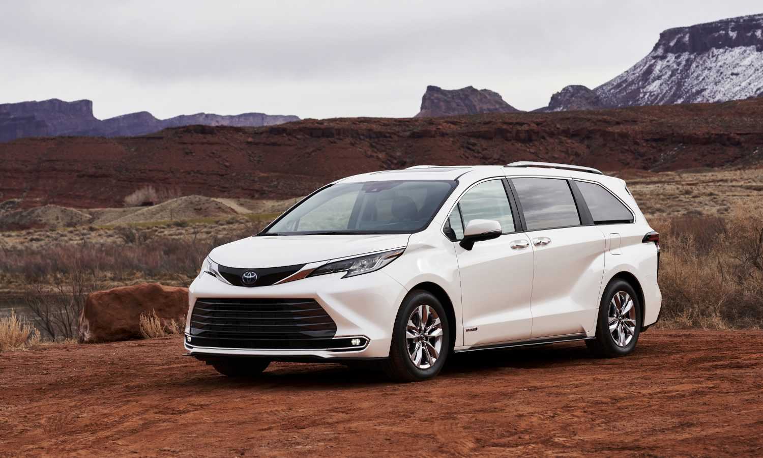 Toyota Venza второго поколения старт продаж характеристики обзор двигатель и трансмиссия экстерьер и интерьер комплектации и цены