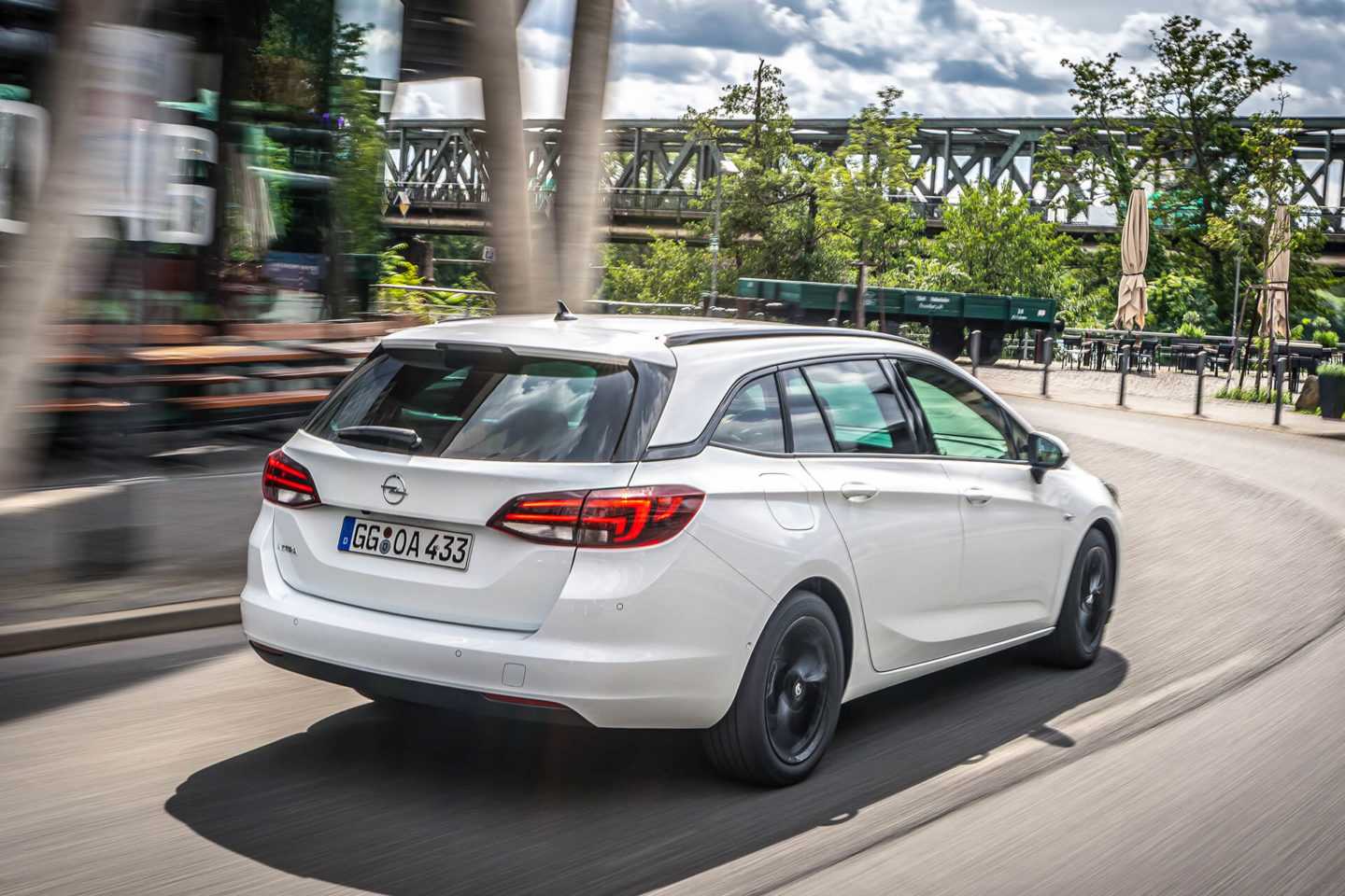 Opel astra j: технические характеристики,фото,видео,обзор,описание,комплектующие