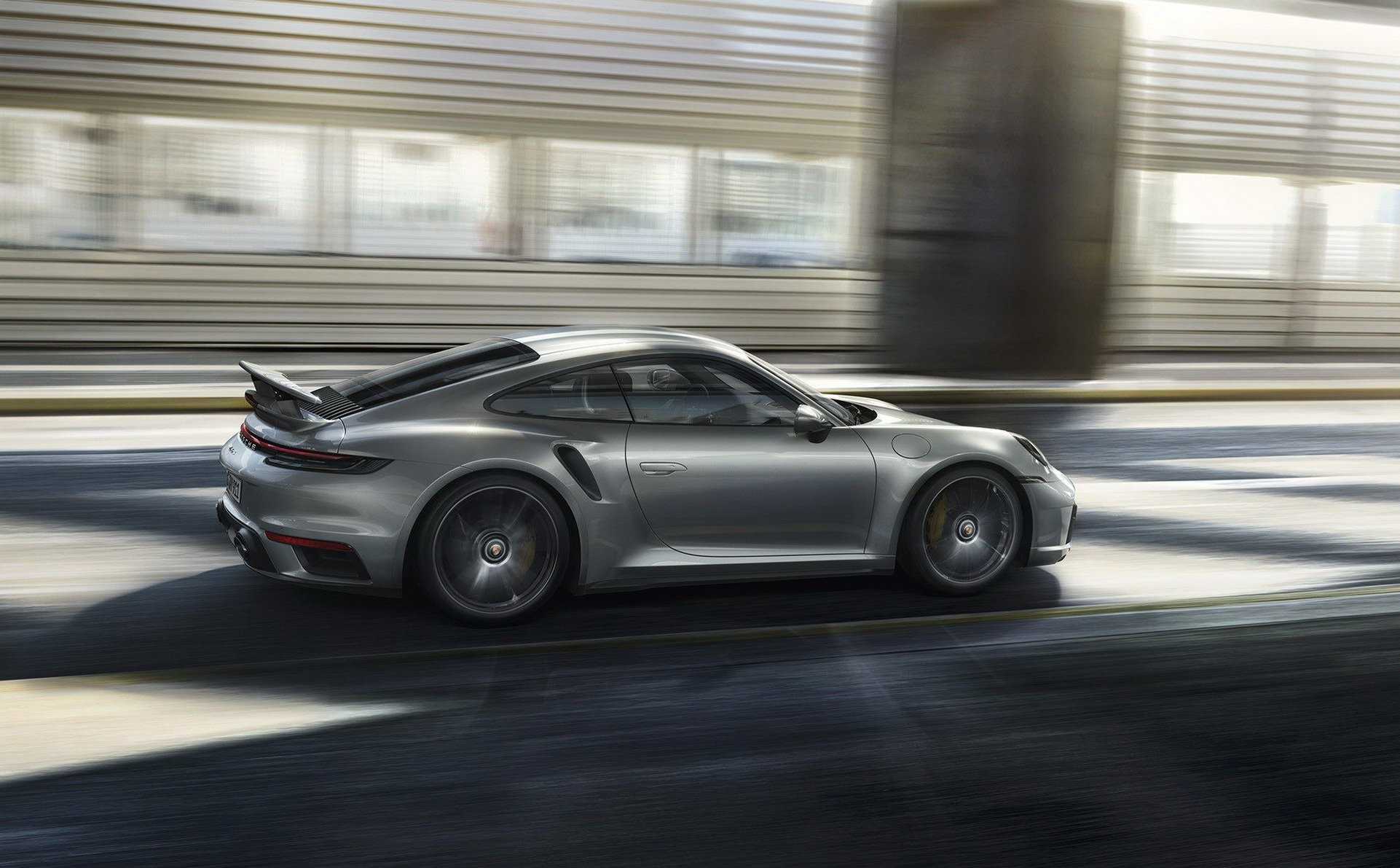 Немцы официально показали новые 911 turbo S купе и кабриолет