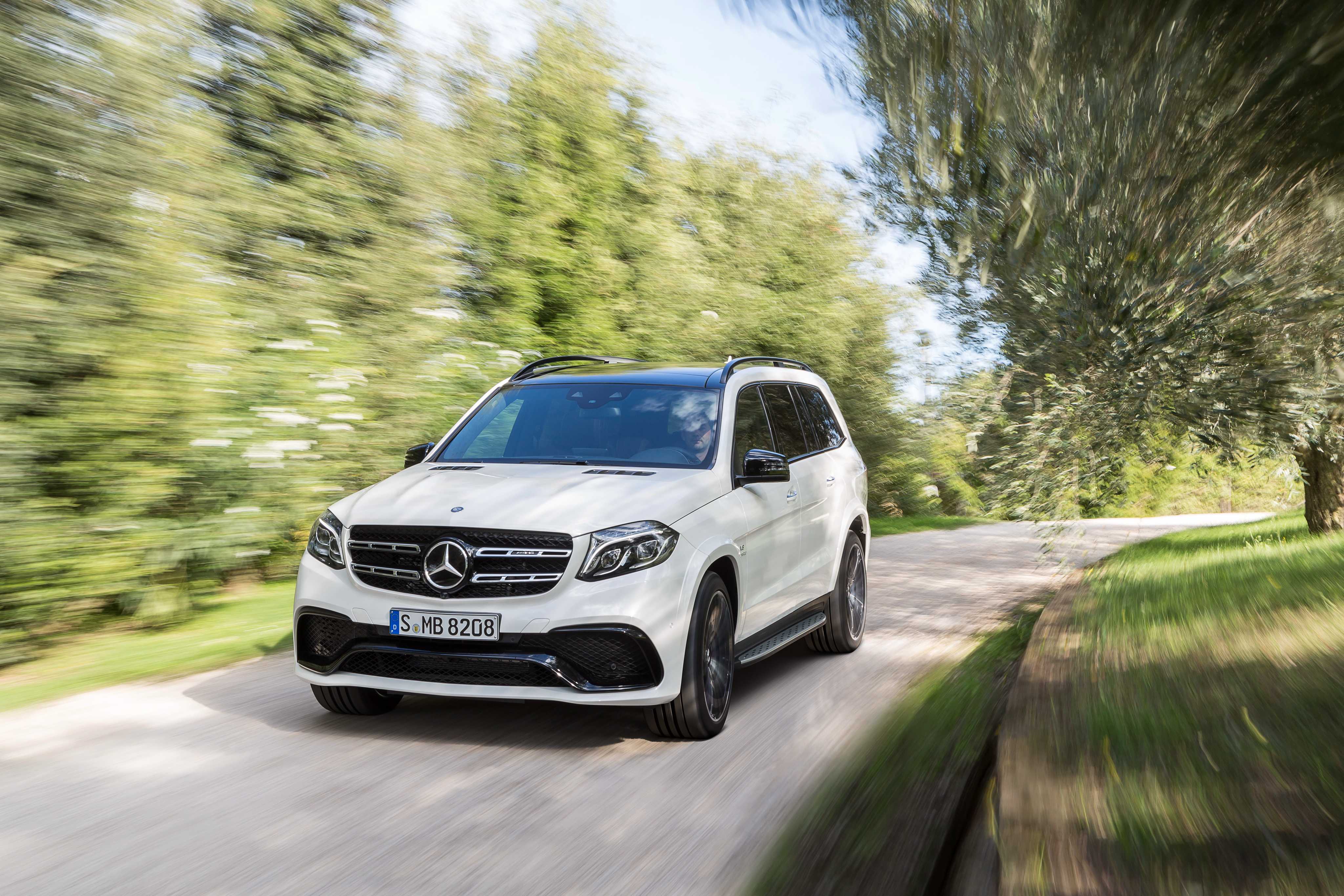 Mercedes gls: премиальный внедорожник с покладистым характером