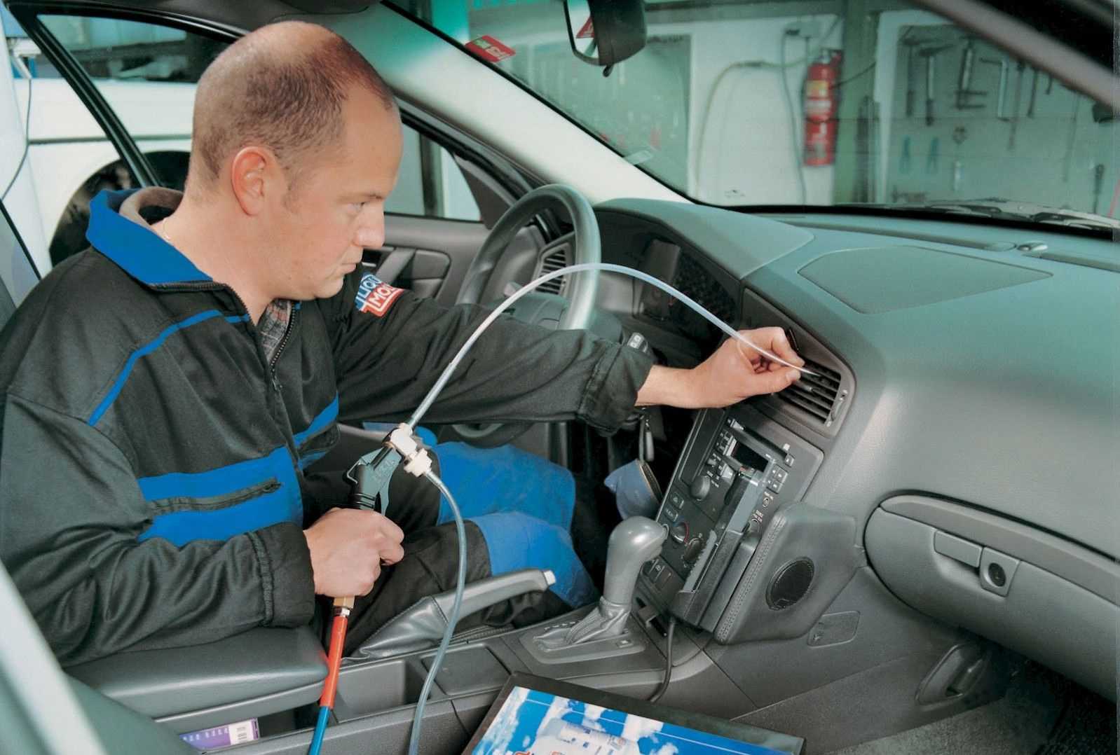 Как самостоятельно почистить кондиционер в автомобиле