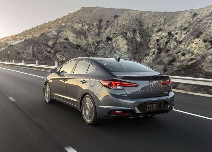 Hyundai elantra 2021 года – бюджетный седан, способный конкурировать с более дорогими моделями toyota