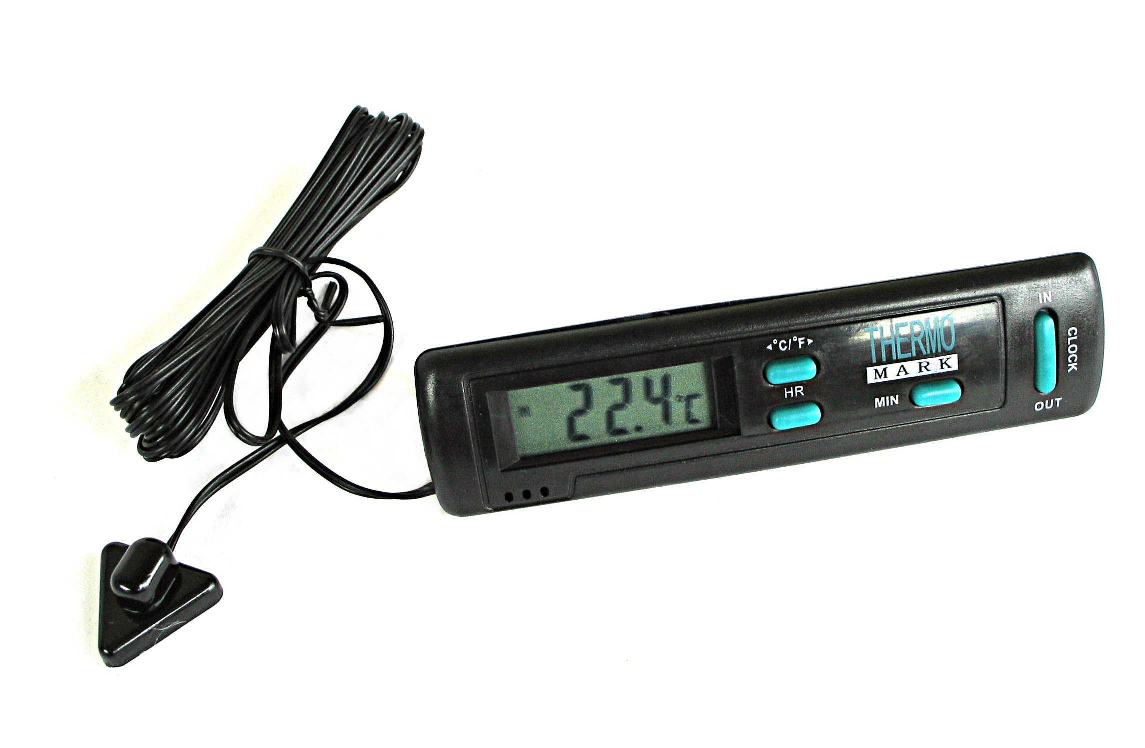 Автомобильный электронный термометр оснащенный выносным датчиком является одним из полезнейших аксессуаров добавляющих комфорта и безопасности при вождении
