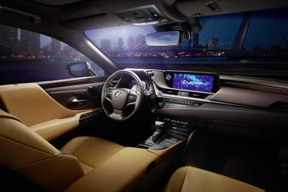 Начало продаж нового японского автомобиля Lexus ES в России началось 15 сентября текущего года Lexus ES это седан паремиям класса который относится к автомобилям 6-го