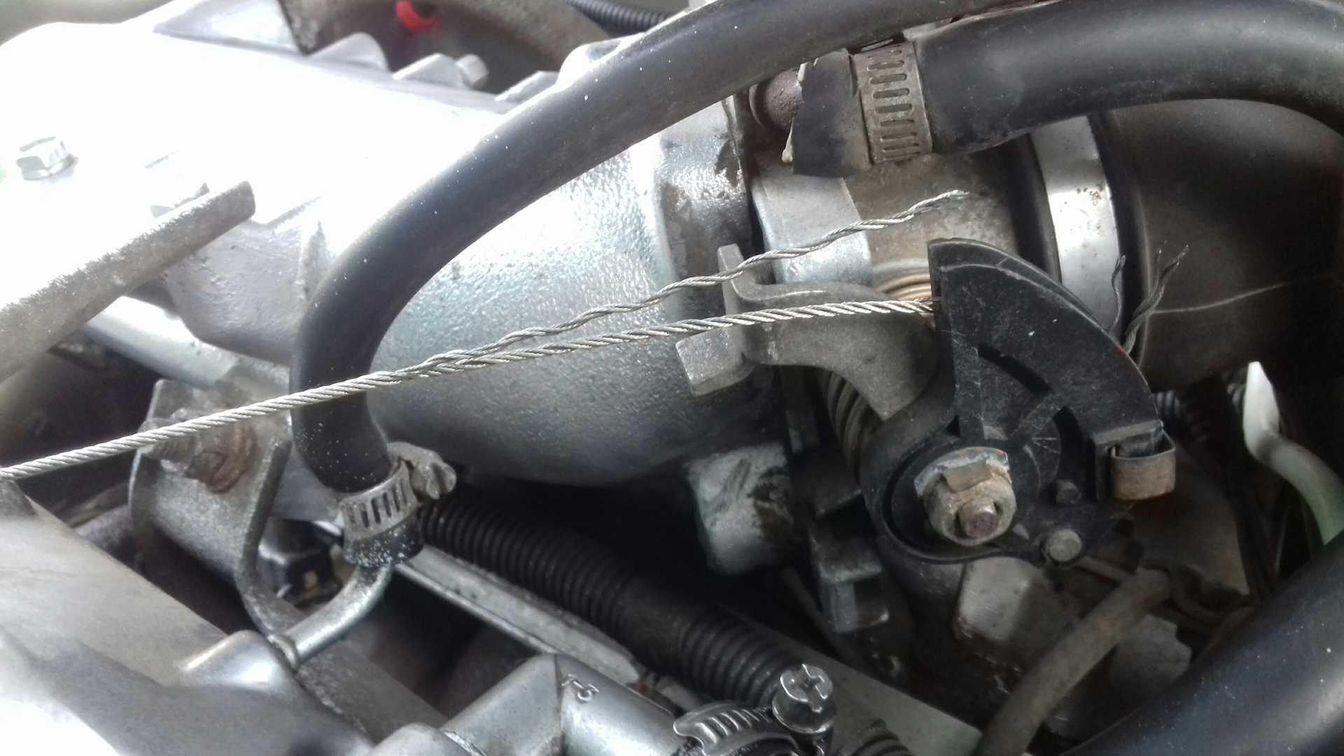 Почему случаются провалы в работе двигателя автомобиля при резком нажатии на педаль газа