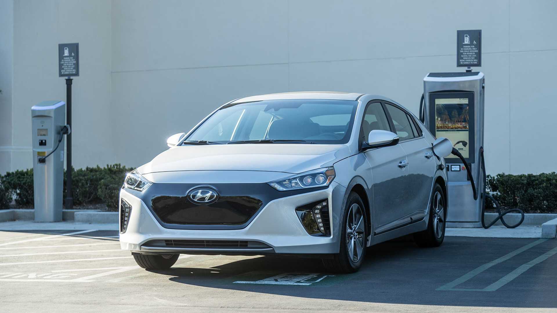 Hyundai ioniq - три версии одной модели