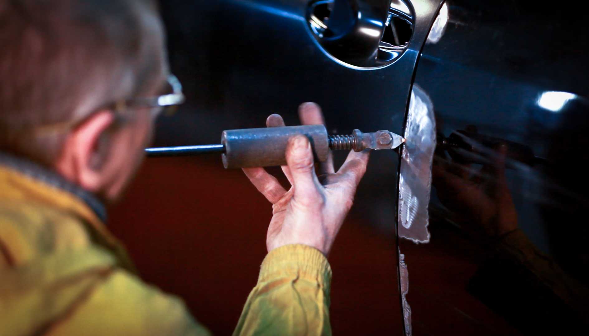 Кузовной ремонт автомобиля своими руками в гараже.