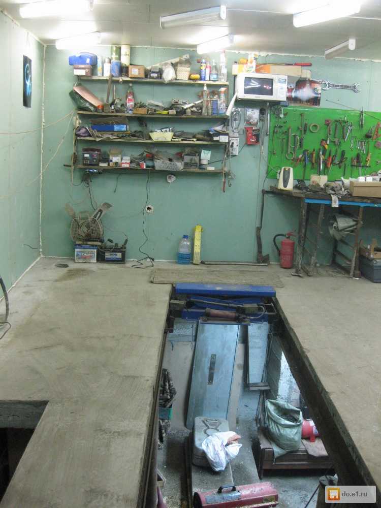 Оборудование и инструменты для ремонта автомобиля в гараже