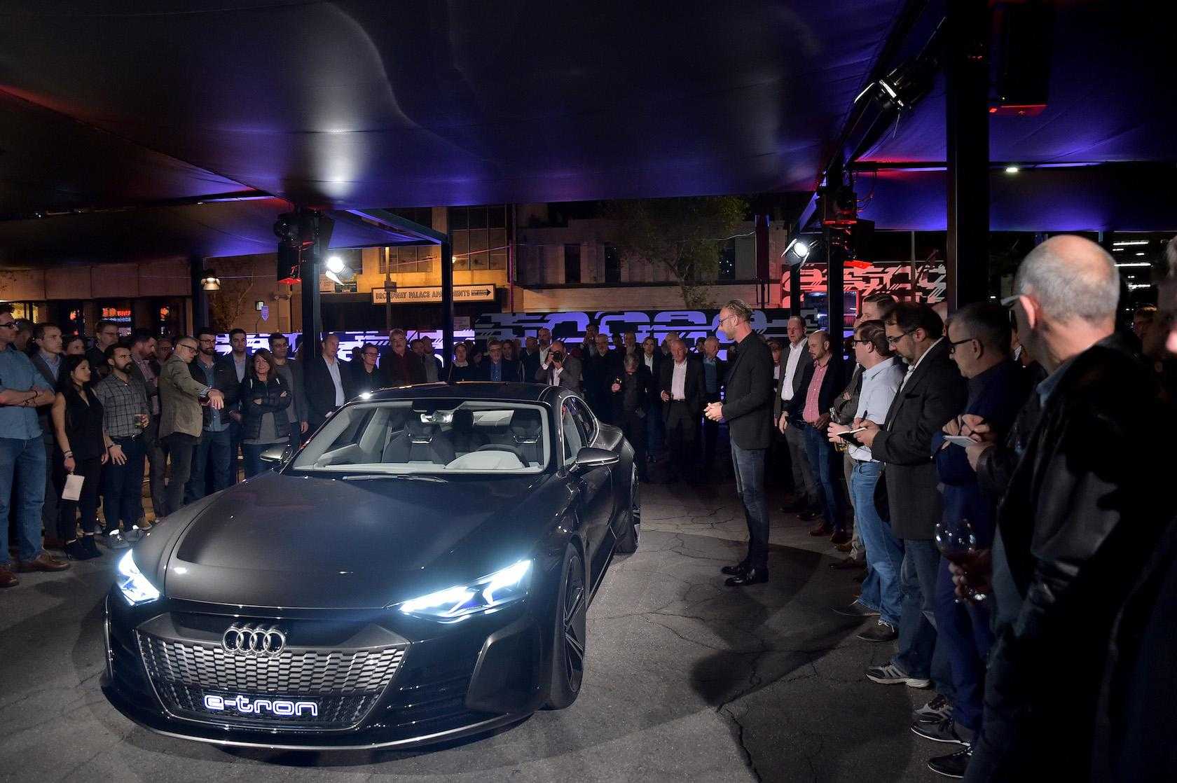 Audi e-tron sportback представлен в лос-анджелесеавтомобили на альтернативном топливе