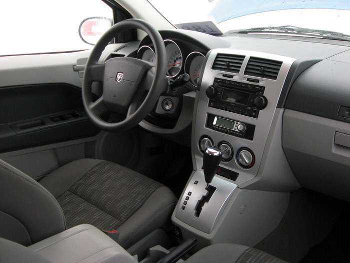 Dodge Caliber обзор автомобиля Додж Калибр двигатель привод внешний вид