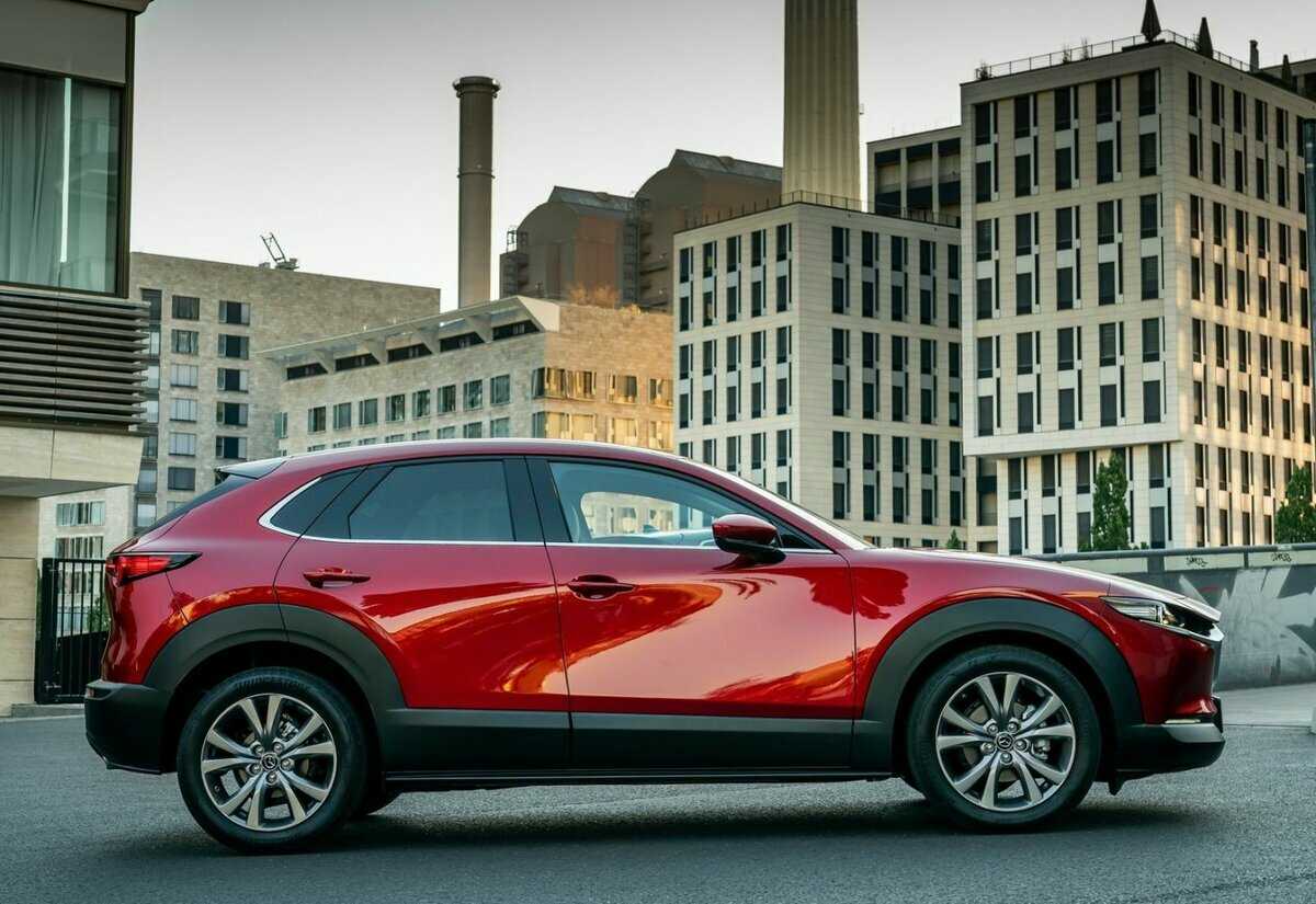 Что нового в Mazda CX-3 2019 экстерьер и интерьер комплектации двигатель и трансмиссия расход топлива тест драйв сравнение с конкурентами
