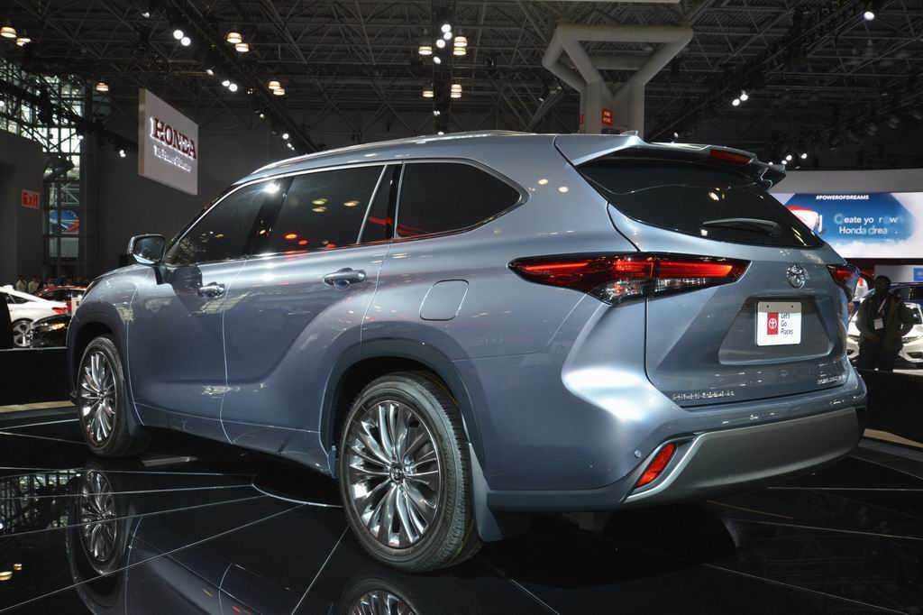 Toyota highlander 2020 – фото, цены и начало продаж в россии нового японского кроссовера