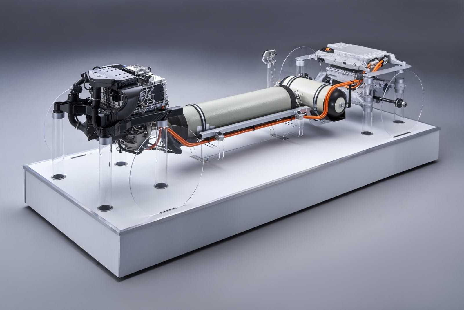 БМВ на выставке во Франкфурте представила машины работающую на водороде