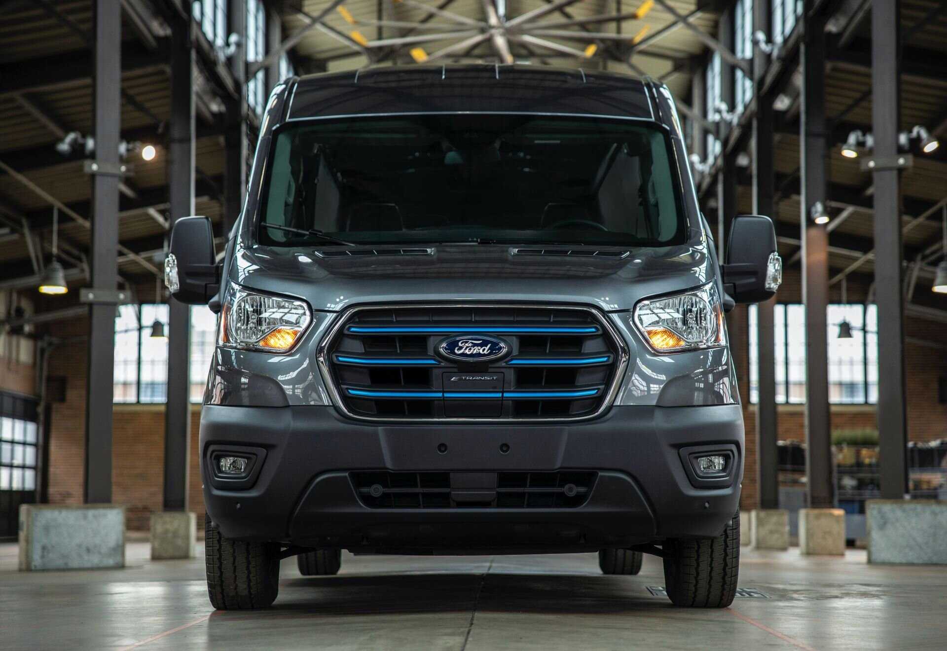 Ford e-transit 2022 — новый электрический фургон (350 км без подзарядки)