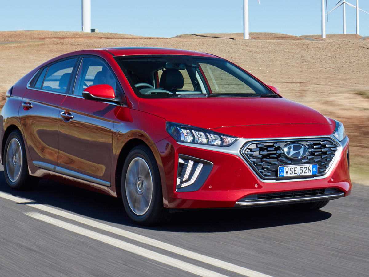 Hyundai официально представил новый гибрид ioniq