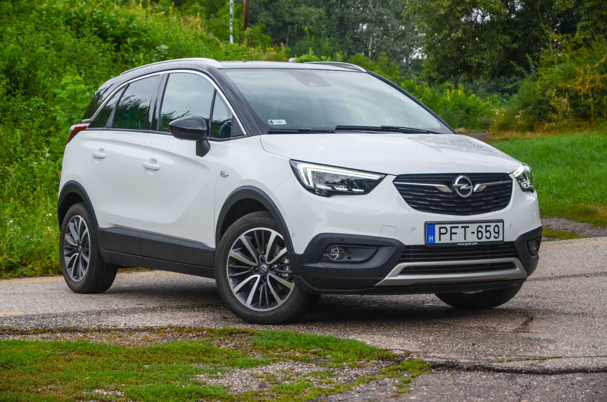 Общие сведения об Opel Crossland X экстерьер и интерьер багажный отсек технические и эксплуатационные характеристики оснащение преимущества и недостатки по отзывам владельцев