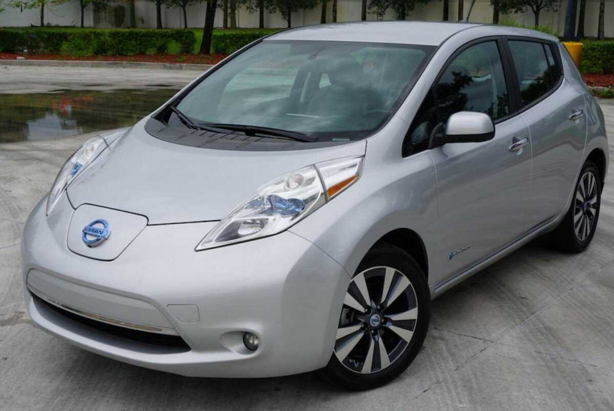 Nissan leaf 2013 года, в голове уже давно сидела мысль о покупке машины поновее, акпп, мощность 109 л.с., томская область, правый руль