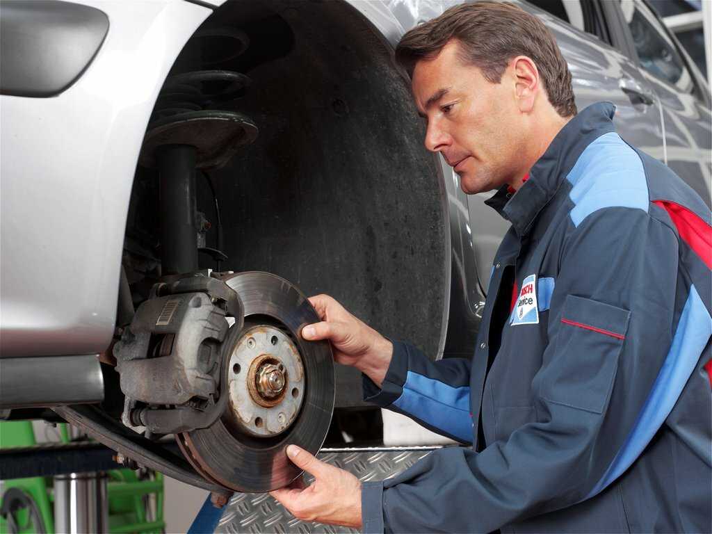 Обслуживание тормозной системы автомобиля – это прежде всего периодический осмотр и при необходимости замена тормозных колодок
