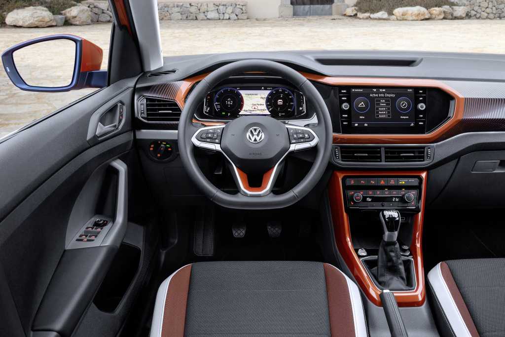 Volkswagen показал серийный вариант кроссовера t-roc