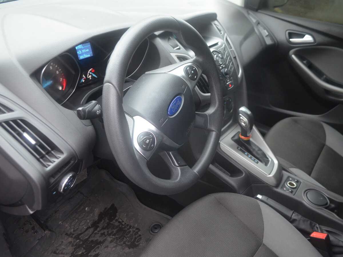 Ford Focus 3 рестайлинг хэтчбек российской сборки двигатели и трансмиссия багажник и салон характеристики комплектации отзывы владельцев
