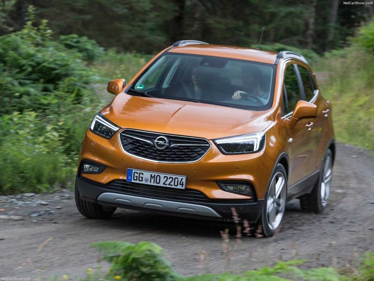 Opel Mokka в России общая информация модель 2021 модельного года обзор характеристики экстерьер салон багажник двигатель и трансмиссия комплектации и цены