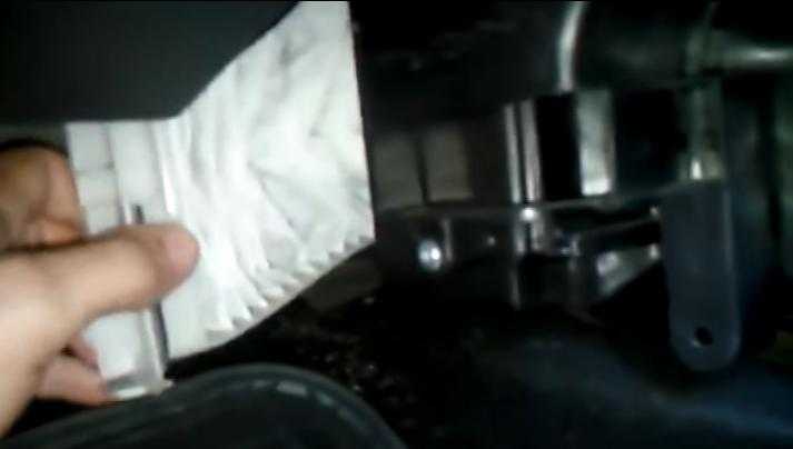 Замена салонного фильтра автомобиля своими руками